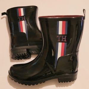 Tommy Hilfiger Black Rubber Rain Boots. Size 9